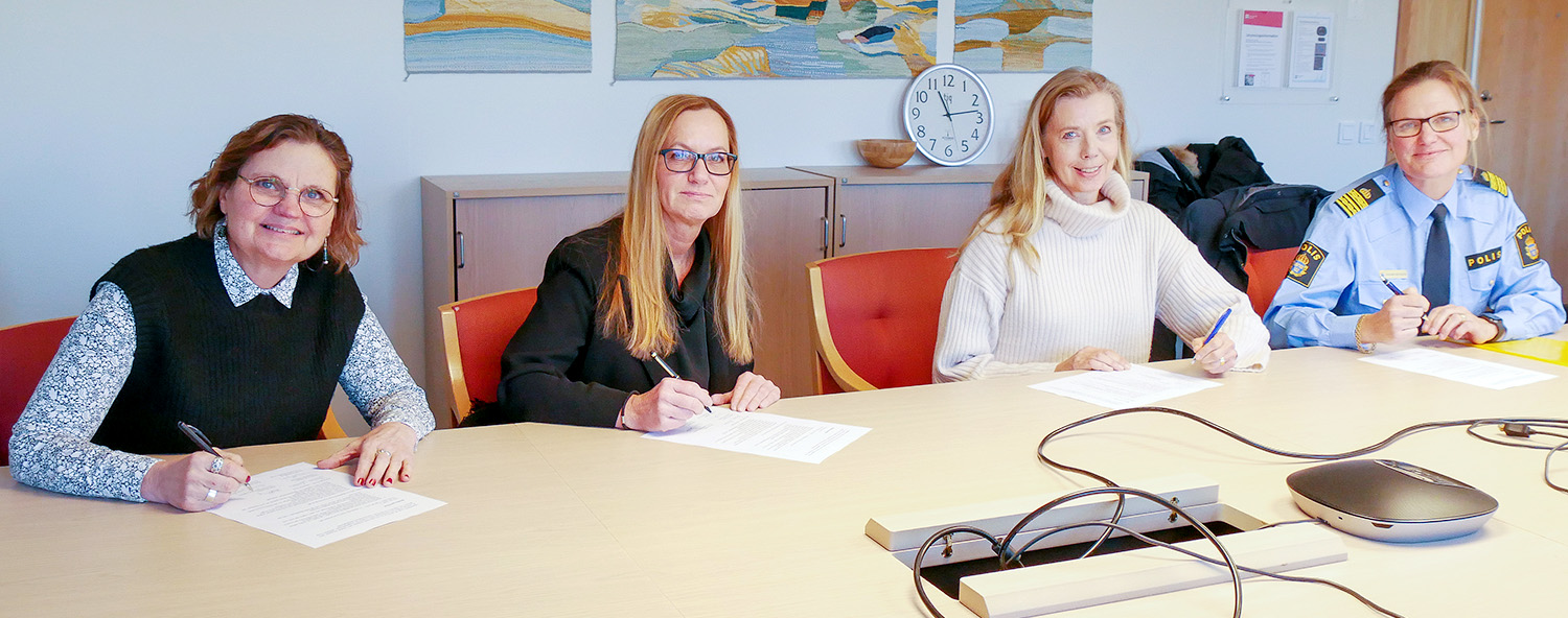 På bilden från vänster: Kicki Nordberg, kommundirektör Stenungsunds kommun, Evike Sandor, kommundirektör Tjörns kommun, Ann- Britt Svedberg, tf. kommundirektör Orust kommun och Susanne Arvidsson, lokalpolisområdeschef